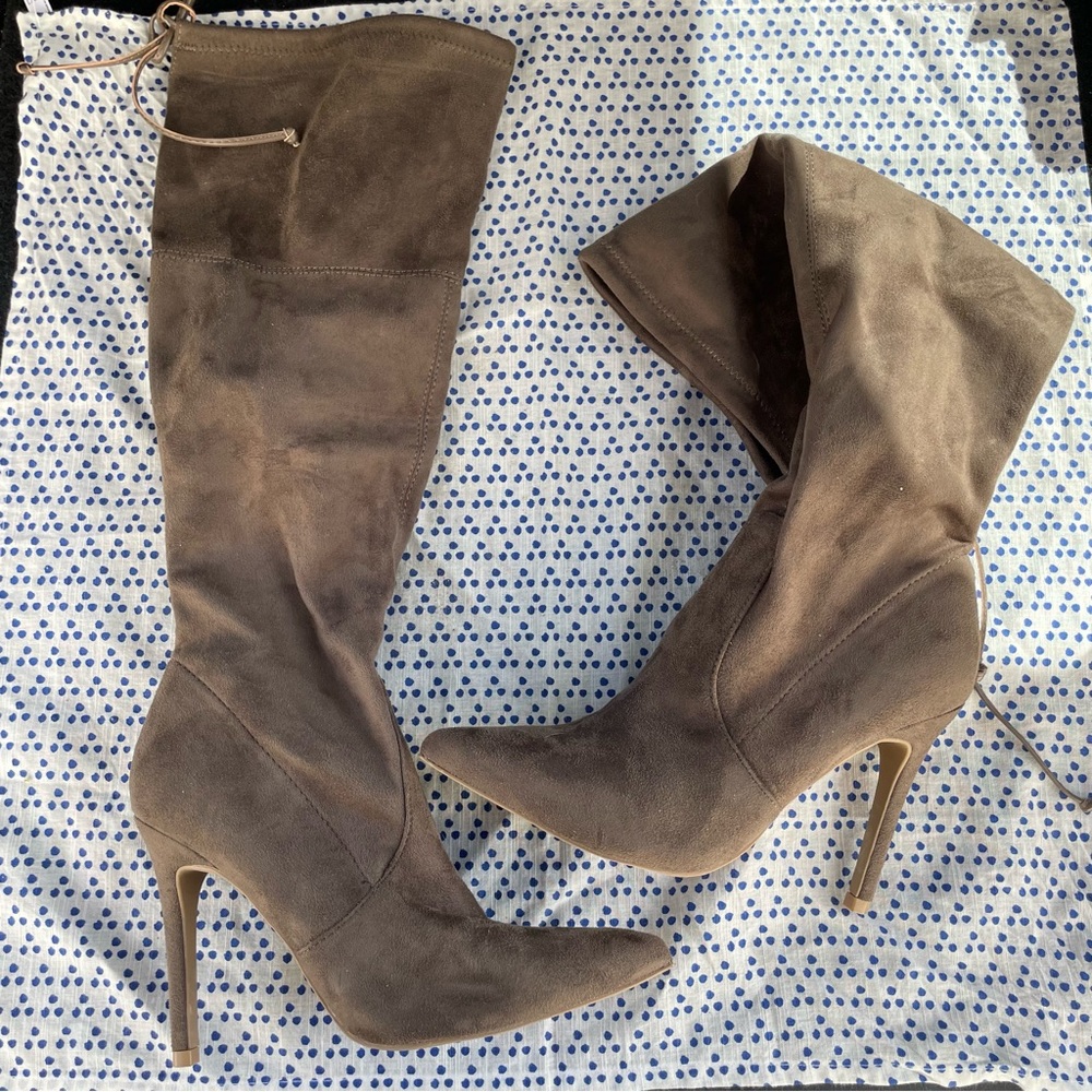 Suede boots